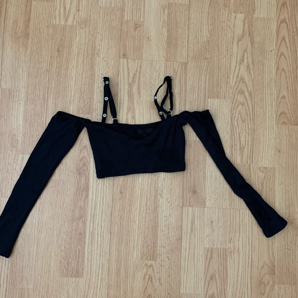 H:ours Buckle Crop Top